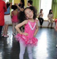 白裤袜小姑娘岑岑的舞蹈表演!【14P】