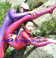 经典的美女柔术表演!这姿势也是绝了!【8P】