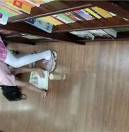 某网友无聊拍摄的书店白袜萝莉！【72P+1视频】