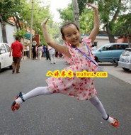 户外旅游的白丝袜小萝莉【12P】