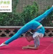 中国女孩户外练习软功柔术!【4P】