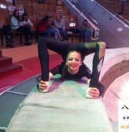 舞台上的loli表演惊艳的杂技柔术,让人过目难忘!【16P】