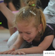 欧美loli在教练的残酷训练下,眼泪直掉!【16P】