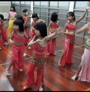 视频:实拍一群萝莉女孩训练肚皮舞,扭动时刻才是灵魂!