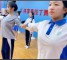 视频：穿校服跳拉丁舞的初中女孩，给人一种耳目一新的感觉！