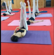 视频:真正的实拍舞蹈培训班里的白袜萝莉妹子!解锁高难度动作!