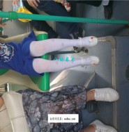 出售套图:公交车上的小萝莉,网友生怕错过就是一辈子!手机咔咔直响!【354P】