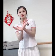 出售视频:某初中妹妹在家扭着灵魂出窍的舞姿,着实让宅男过足了瘾!
