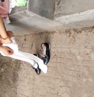 视频:渣男又忽悠美少女当场换白裤连袜!