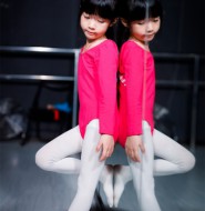 出售套图:舞蹈培训班里的Loli,穿上白裤袜后,搞的老夫多看了几眼!【59P】