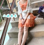 高清拍摄楼梯口脱连裤肉袜的美少女,胸器逼人啊!【47P】