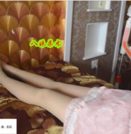 视频:某宅男高清约拍穿连裤肉袜的小萝莉妹妹!最后还安排了白裤连袜!