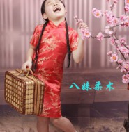 精拍穿旗袍短白袜的小LOLI妹妹,文静中带点小俏皮哦!【8P】