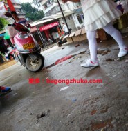 网友下班无聊拍摄行走的白裤连袜小萝莉,这份痴情老天看了也动容!【48P】