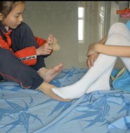 视频:宅男高清约拍两个小萝莉妹妹,白裤连袜一镜到底?