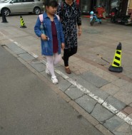 网友闲的蛋疼高清拍摄微胖的白裤袜小萝莉【17P】