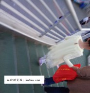 天桥上的白丝小萝莉!【19P】