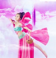 好似飞鸟展翅飞翔,不沾染一点云彩,小萝莉的飞天之作!【23P】