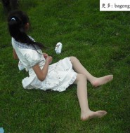 出售套图:高清拍摄草地上的连裤肉袜,这是神的礼物?【65P】