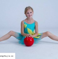 清秀文静的欧美小萝莉,艺术体操功夫也是一流!【14P】