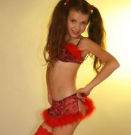 出售套图:高清拍摄梳着马尾辫的欧美Loli,表演动作太勾魂,老狼也受不住【80P】