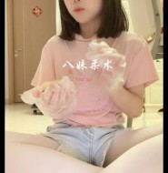 视频:在家玩小鸡的白裤袜小萝莉?真的是只小鸡!