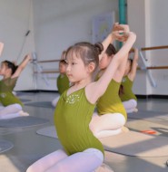 出售套图:高清拍摄舞蹈培训班里一群白裤袜小萝莉!真是美景如画啊!【144P】