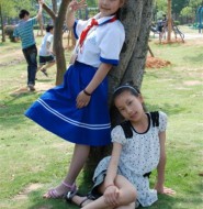 精品送上:某小学女生出去游玩,老夫给他们拍照,爽歪歪了【6P】