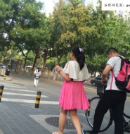 闲的蛋疼网友高清拍摄放学的小萝莉!这才是让人致命的萝莉气息!【30P】