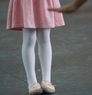 一群可爱的白袜小loli,练起舞来有模有样!【17P】