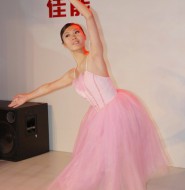 非专业的芭蕾少女!好清纯的样子!【9P】