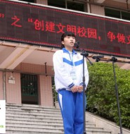 初中校园里的初中美女穿校服表演!