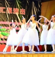 八妹柔术:小女孩穿白丝袜舞蹈毕业表演!【13P】