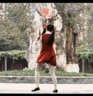 视频：美少女穿白裤袜跳的奇怪日本舞