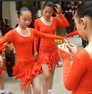在线视频：少儿拉丁舞的小演员们！
