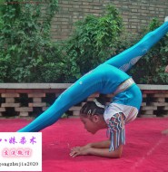 中国女孩户外练习软功柔术！【4P】