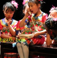 舞台上表演的白袜萝莉!【20P】