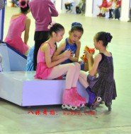 抓拍萝莉白丝袜,美的不只一点点!【21P】