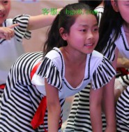 高清拍摄舞台上的清秀萝莉!灵魂出窍的美,是你一辈子的记忆!【10P】