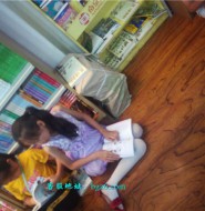 出售套图:高清拍摄书店里看书的清秀文静萝莉女孩!【288P】