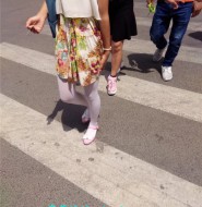 高清拍摄大街上瞎溜达的白袜萝莉!【14P】