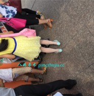 高清拍摄逛街的连裤肉袜小loli【30P】