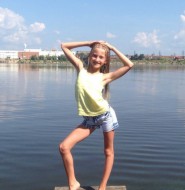 户外认真练习柔术杂技倒立的欧美少女! 【6P】